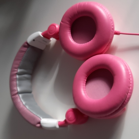 Hello Kitty Headphones - Picture 3 of 5